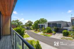 47 Main Drive, Kew