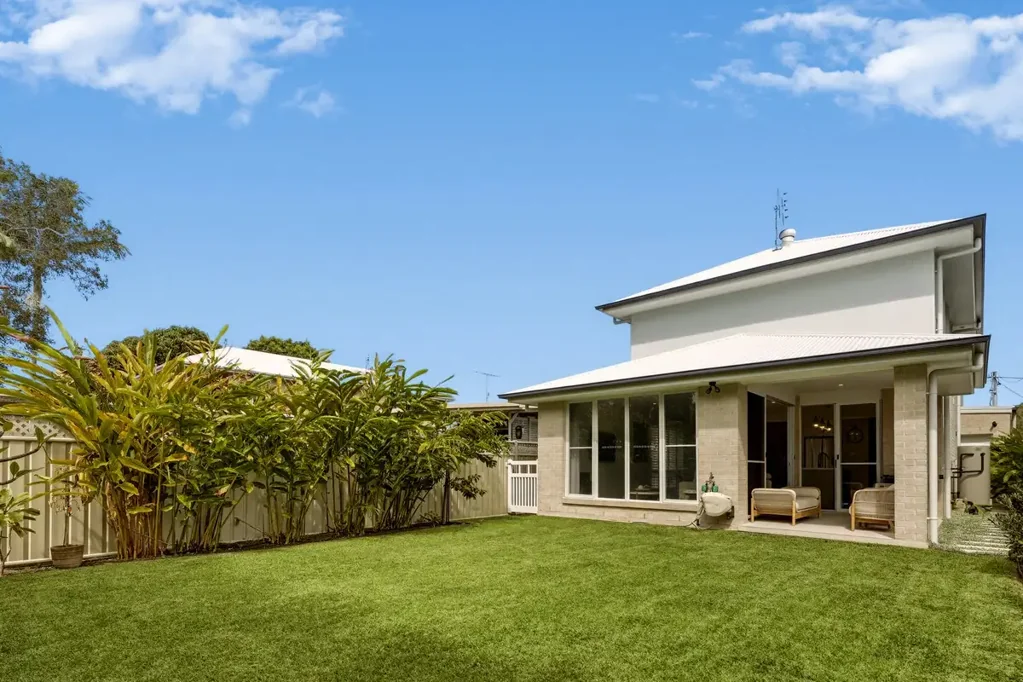Moffat Beach 5 Bedroom A Turn-Key Family Home, 700m from the Beach