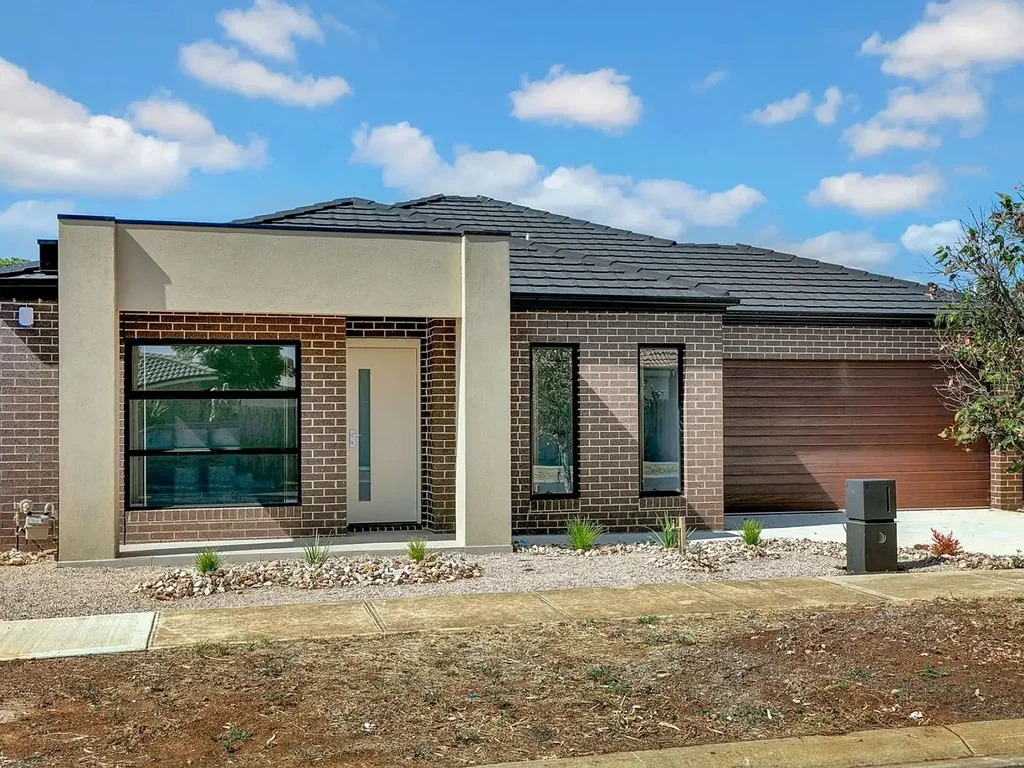Comfort, Space & Convenience – Ready to Move In