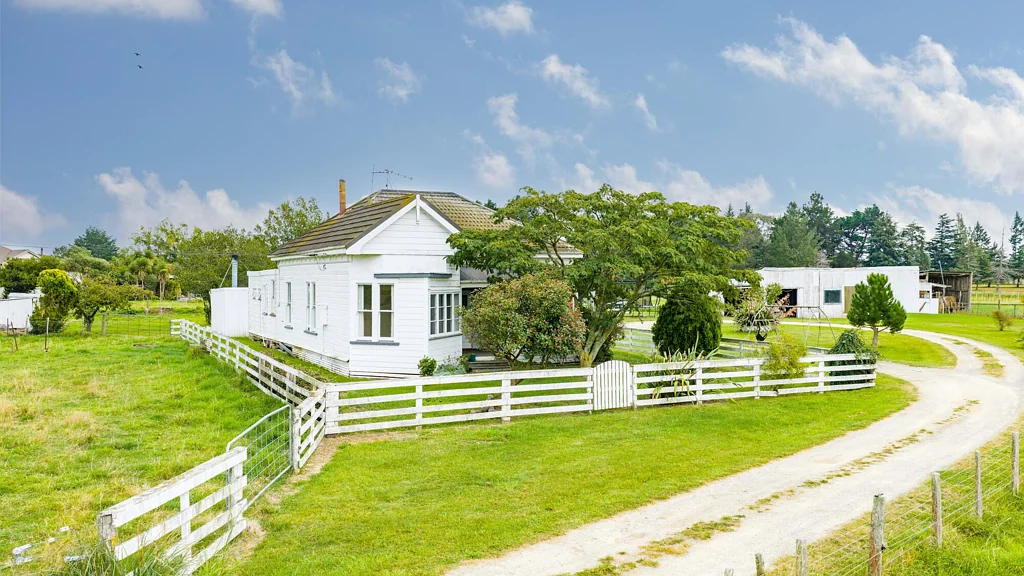Takapau 3 Slaapkamer Country Charm, Character & Potential on 2ha