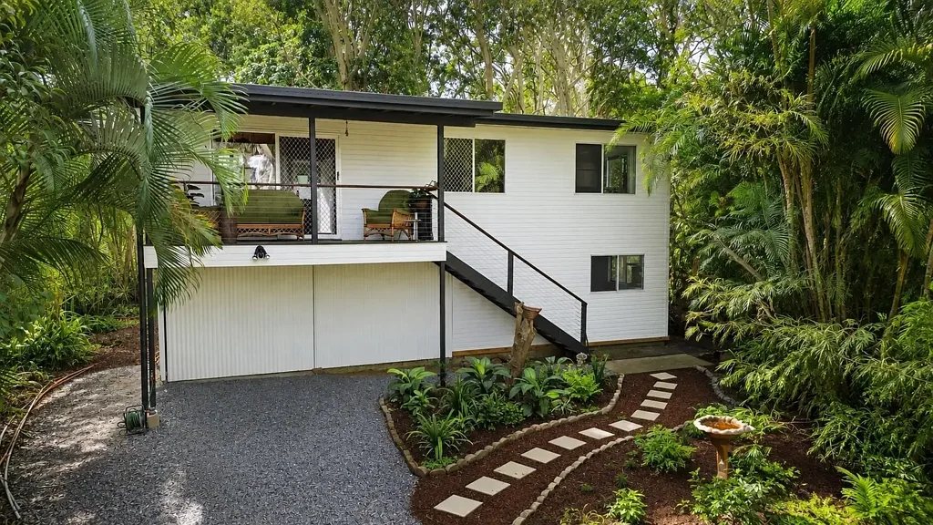 Macleay Island 2房 全面翻新的家庭住宅，坐落于大自然之中... Fully Renovated Family Home Set Amongst Nature...