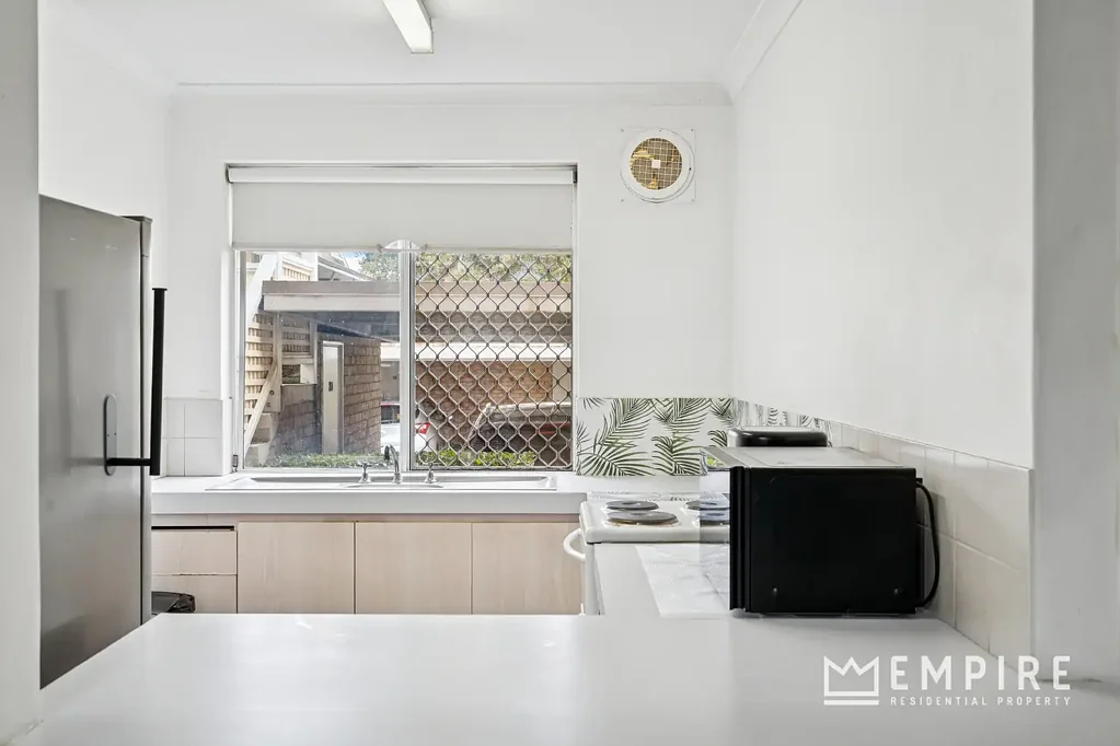 23/2 Pinewood Avenue, Kardinya, WA 6163