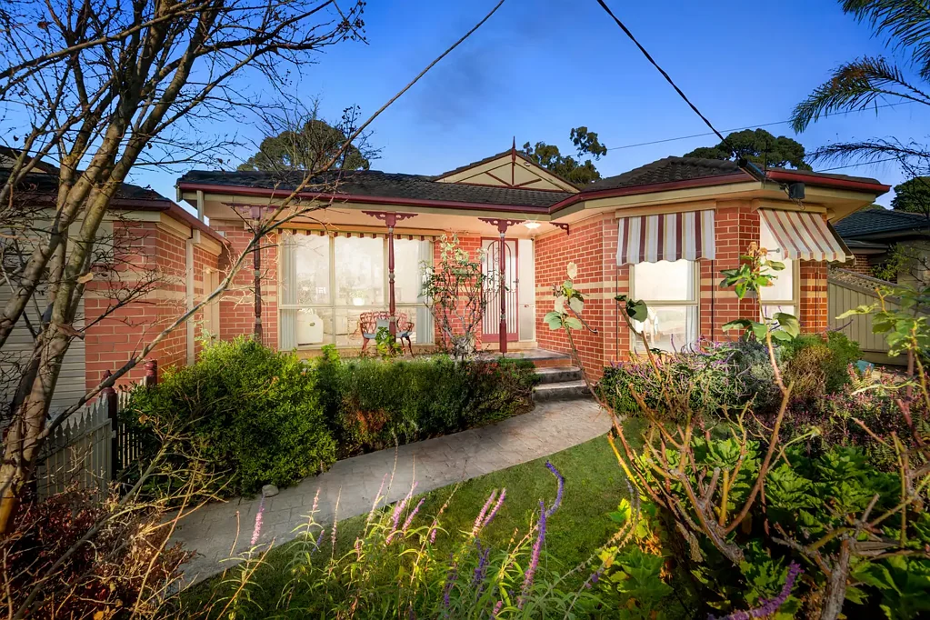 10A Blue Mist Drive, Croydon South, VIC 3136