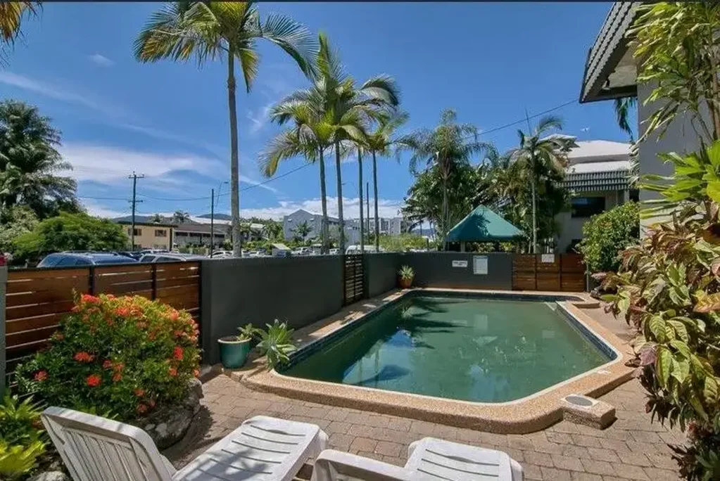 Cairns City 3房  Exceptional Investment Opportunity in Cairns City - One Title, Triple Income!