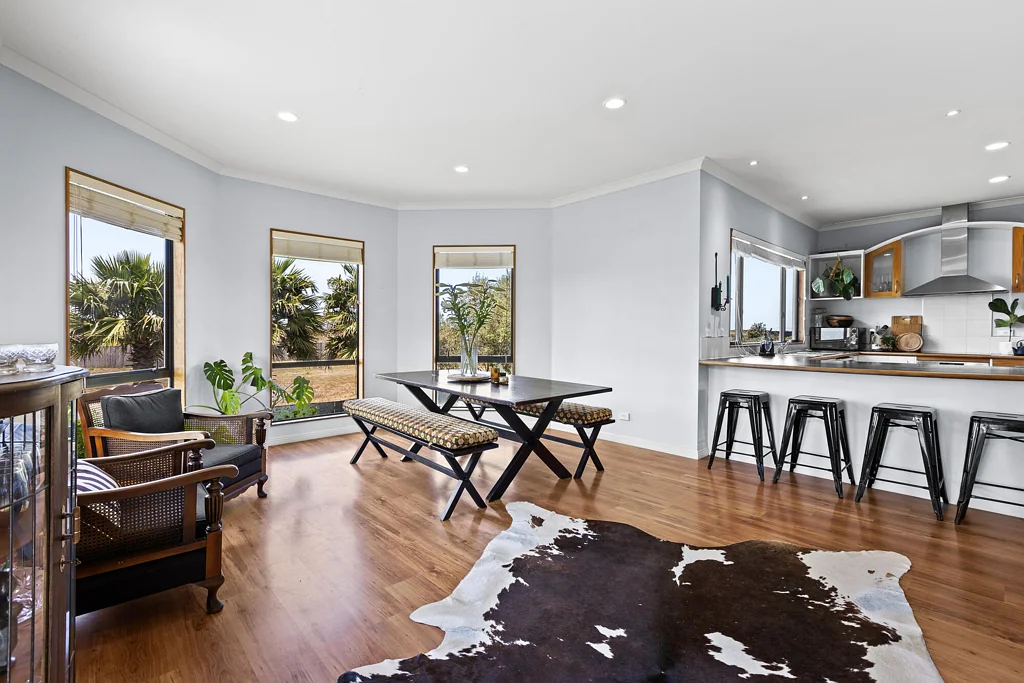 Bay View 4 Bedroom Beach Lifestyle Living on 1,519sqm (more or less)