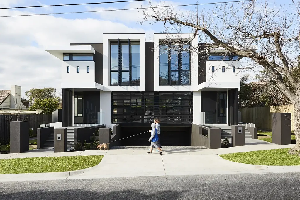 Luxurious Contemporary Style Family Home