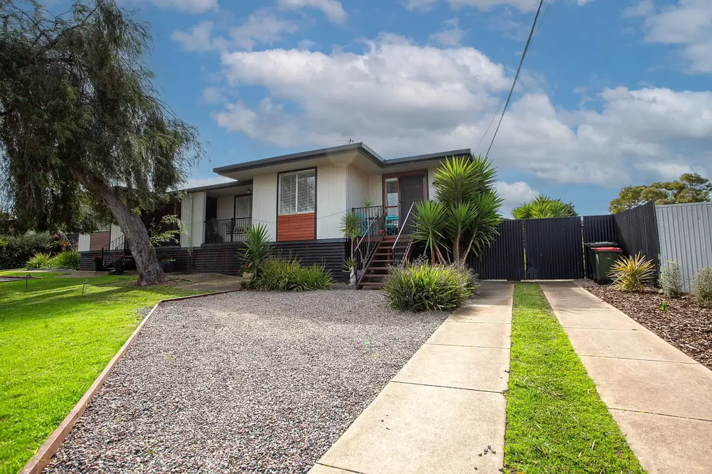 Port Lincoln 3ห้องนอน 3 Bedroom Family Home in Port Lincoln with Modern Updates & Outdoor Space