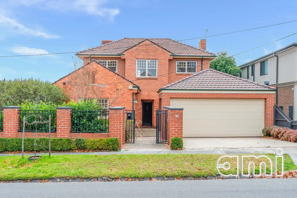 Spacious 5-Bedroom Family Home with Multiple Living Areas