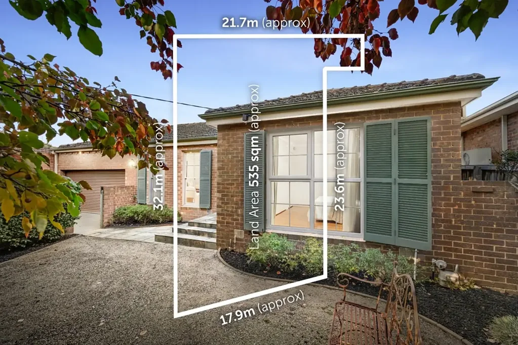 Malvern East 4ห้องนอน Spacious Family Living Opposite Parkland in a Quiet Malvern East Setting