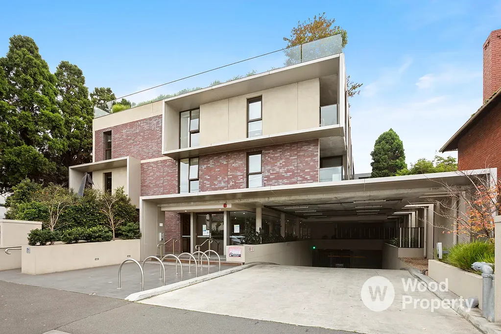 The Perfect Blend of Style, Sunlight & St Kilda Convenience