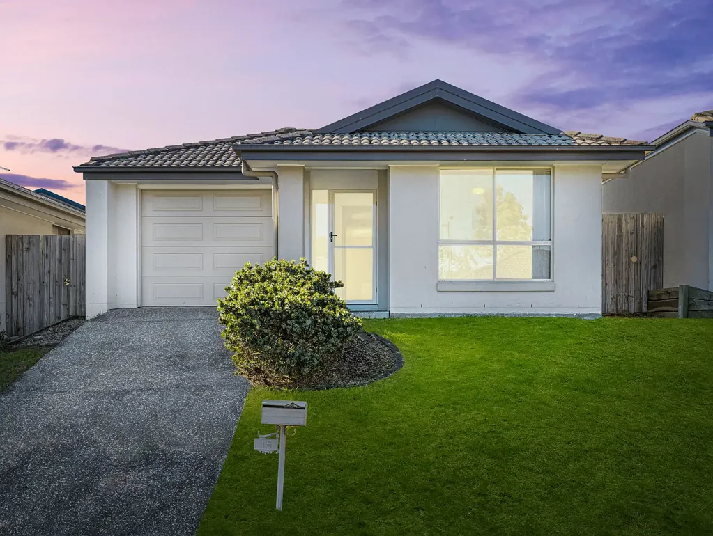 15 Hallvard Crescent, Augustine Heights, QLD 4300