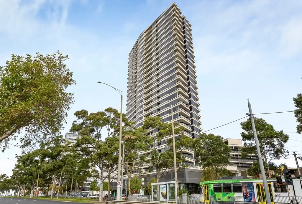 St Kilda 1房 优雅一室公寓 采光佳 双层玻璃隔音 私享阳台 日出美景 顶级度假式设施 近海滩 悠享都市便捷生活 LOVE THE LOCATION, LIFESTYLE & LIGHT!