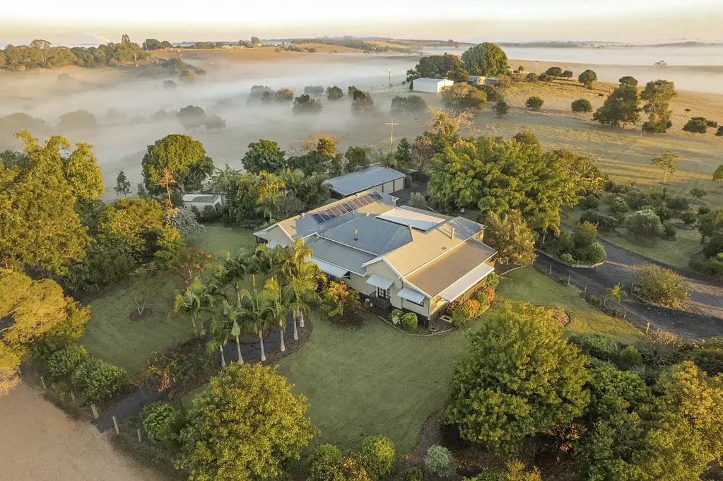 North Isis 5 Slaapkamer 60 Acre Country Oasis In Childers: Premium Lifestyle or Tourism Investment Opportunity