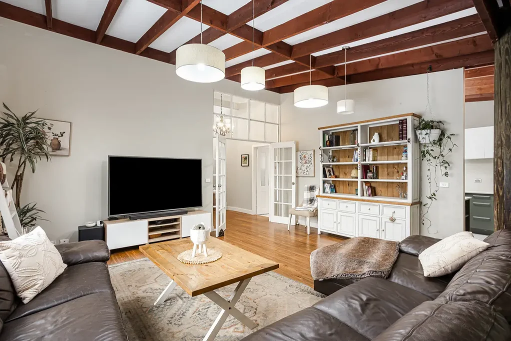 Leonay 8房 屡获殊荣的经纪人Luke Wilson自豪呈现！黄金无尾静街733㎡黄金地段！8卧4卫+朱丽叶阳台，地面游泳池+瀑布，900毫米厨师炉灶，裸露木梁+吊灯，双车库+车间，分层设计，室内外完美互通！ 8 Bedroom Masterpiece