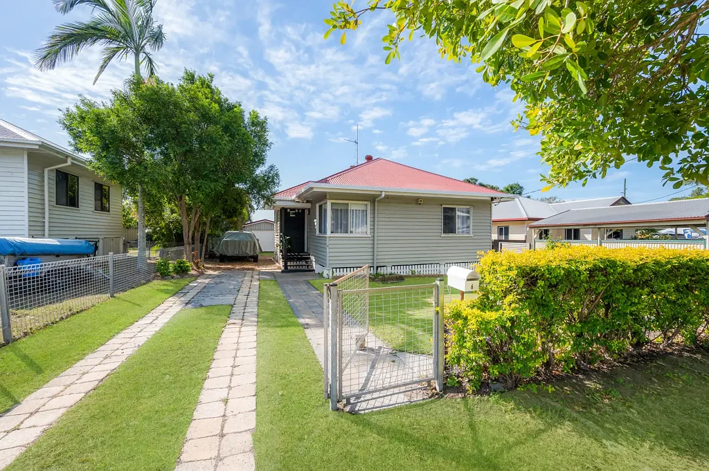 South Gladstone 3 Bedroom Stylish Cottage Charm with Shed, Side Access and Spacious Yard