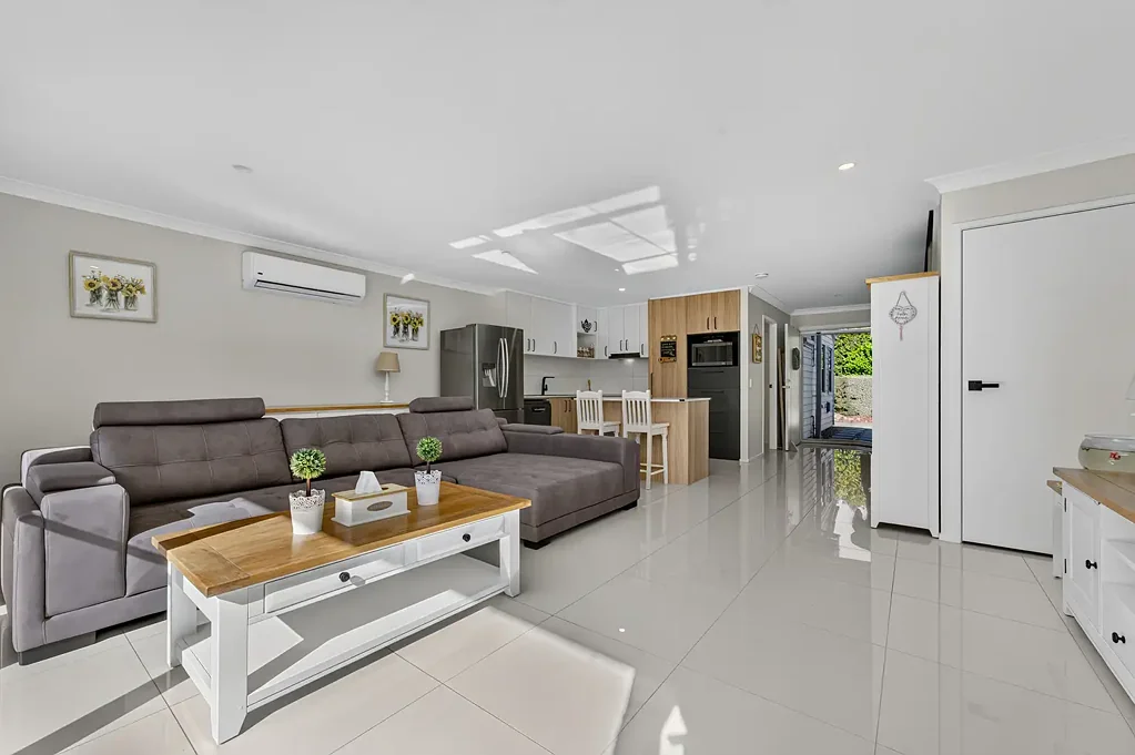 Coomera 3房  Immaculate Townhouse Living