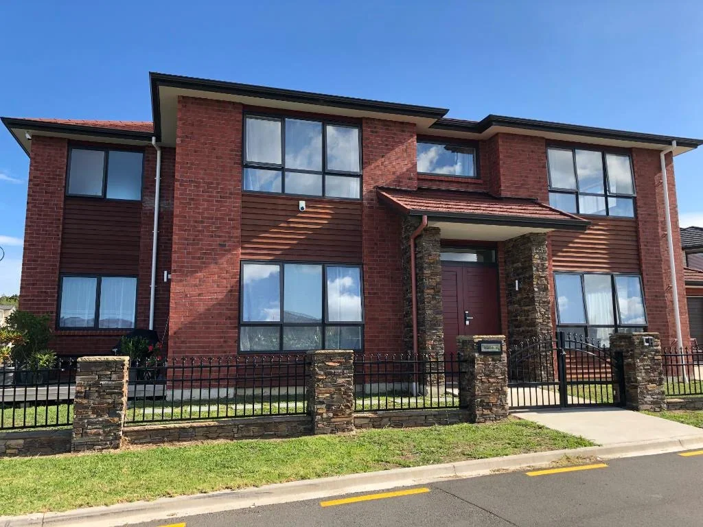 Flat Bush 6 bedrooms 5 bathrooms 3 living