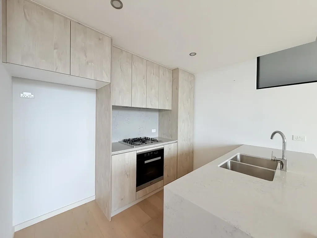 Modern 1-Bedroom Apartment + Study in the Heart of Eastwood