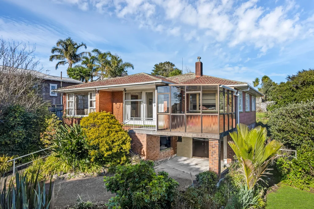 New Lynn 2 Slaapkamer Builder, Developer or Land Bank Opportunity