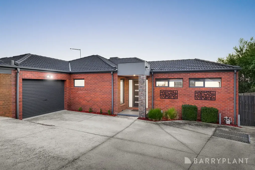 Chirnside Park 3房 单层宽敞公寓  紧邻Chirnside Park  新亮客厅  女主人厨房  无需打理庭院  主卧带步入式衣帽间  中央暖气  蒸发式冷却 Effortless lifestyle living.