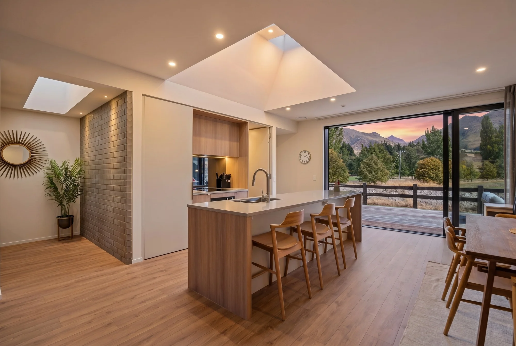 Wanaka 3 Bedroom Everything Stays. Just Bring Your Suitcase!