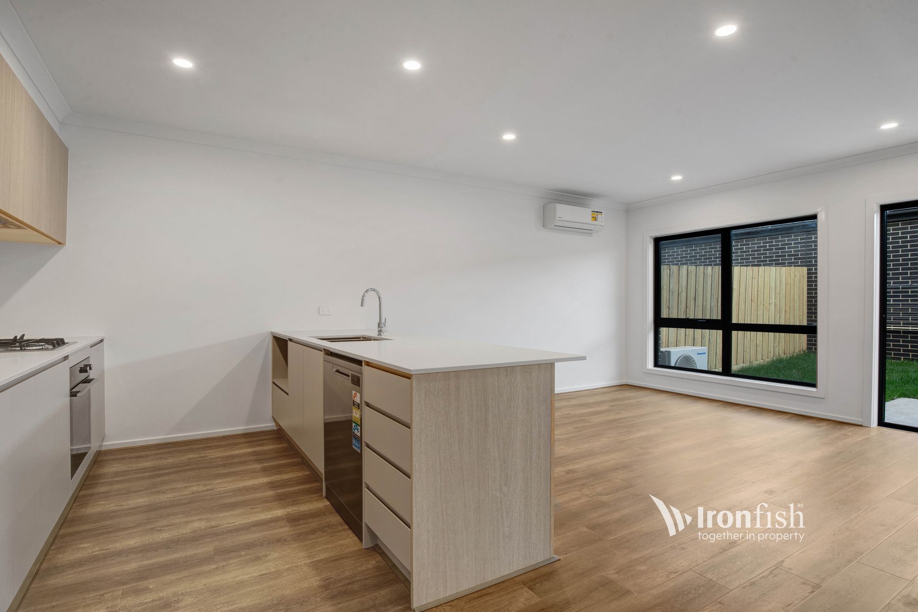 14 MAIDENHAIR WALK, CRANBOURNE WEST VIC 3977, 0 Schlafzimmer, 0 Badezimmer, Townhouse