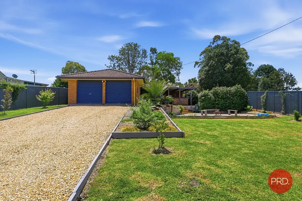 Lowanna 3Kwarto Recently Renovated Charm on a Huge Block