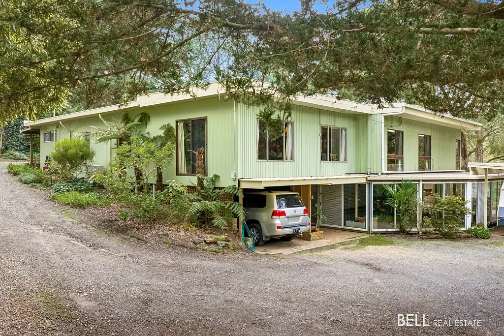 Launching Place 3ห้องนอน Private Family Retreat – Spacious Home on 2.5 Acres with Indoor Pool