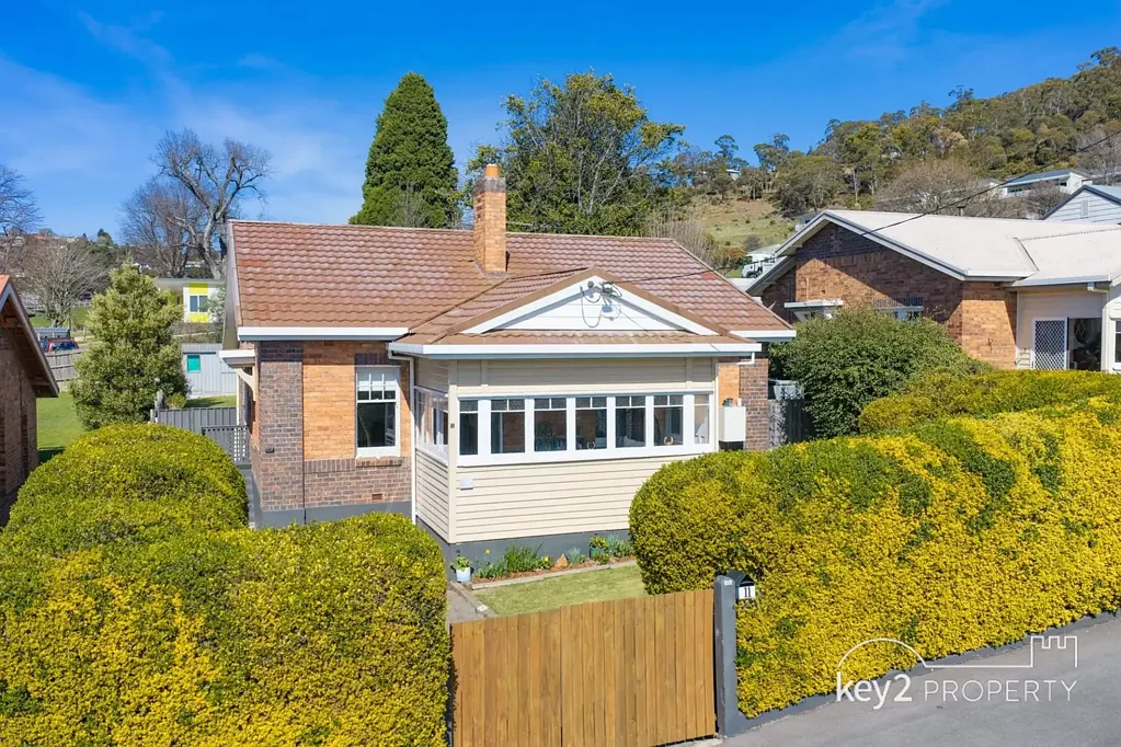 South Launceston 3房  Character, Space & a Garden to Love
