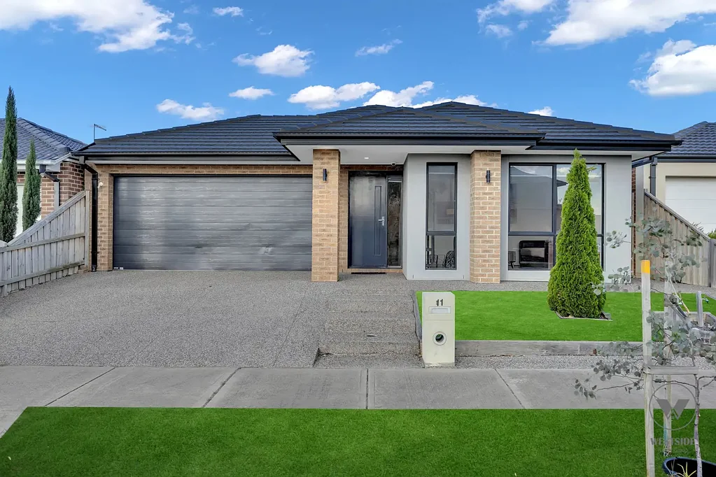 Spacious Fully Furnished Home in a High-Growth Tarneit Pocket