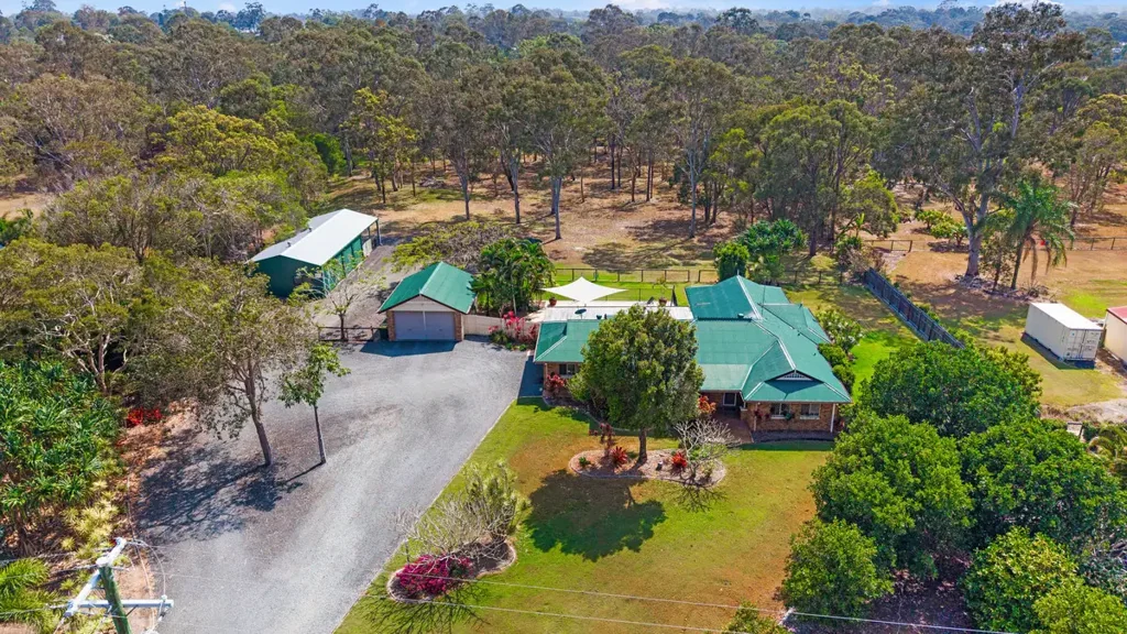 Urangan 4ਬੈੱਡਰੂਮ YOUR OWN PRIVATE ACREAGE ESCAPE. FIVE MINUTES FROM THE COAST.