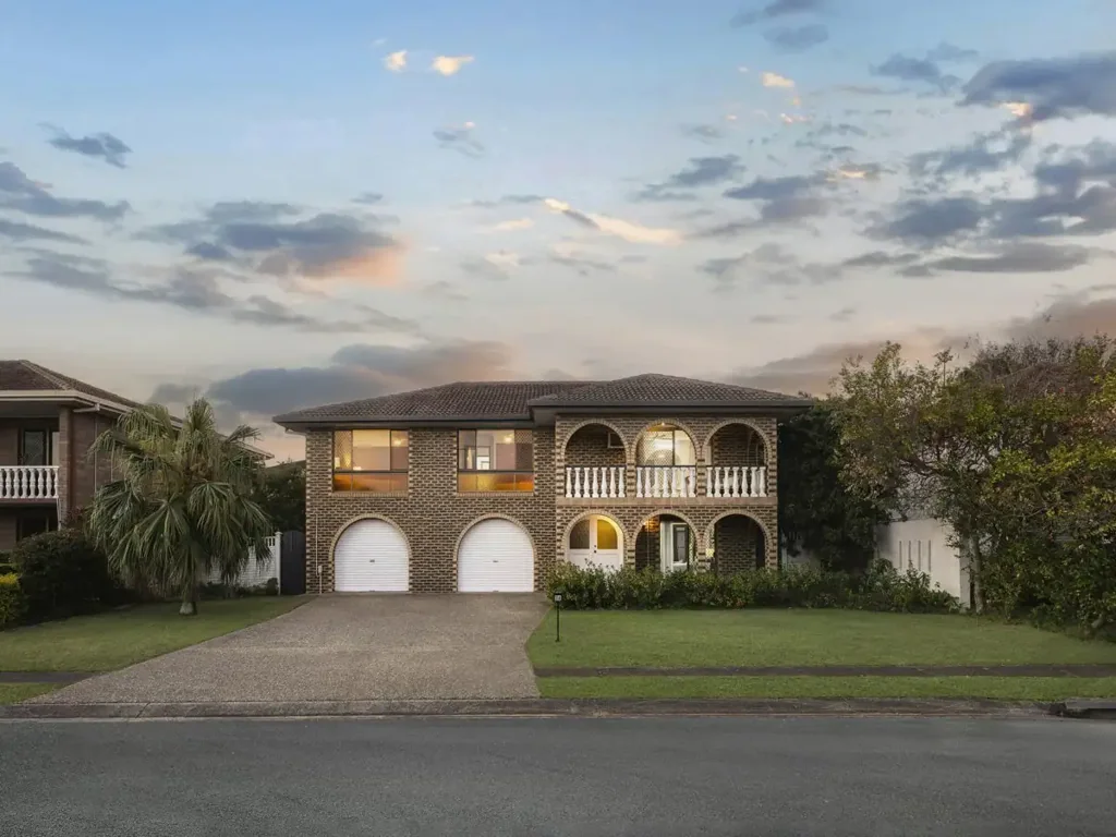 Robertson 3 Bedroom Solid European Classic in Prestigious Robertson Pocket