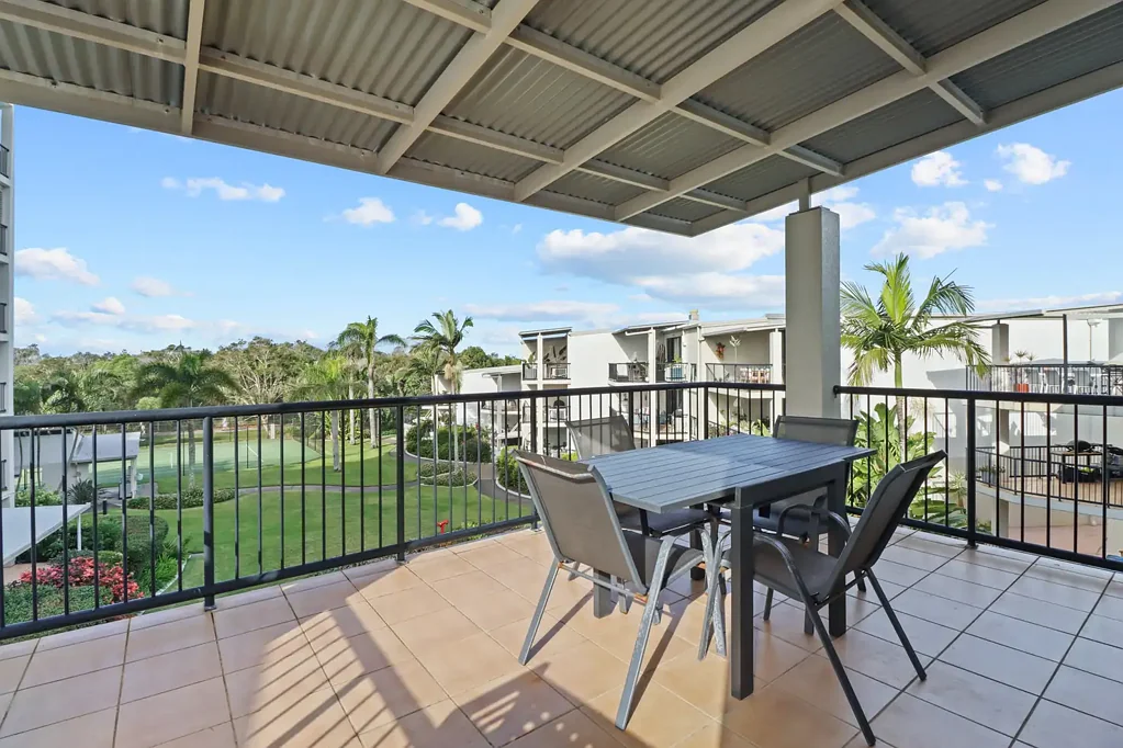 Spacious Top Floor Beachfront Apartment – Partially Furnished