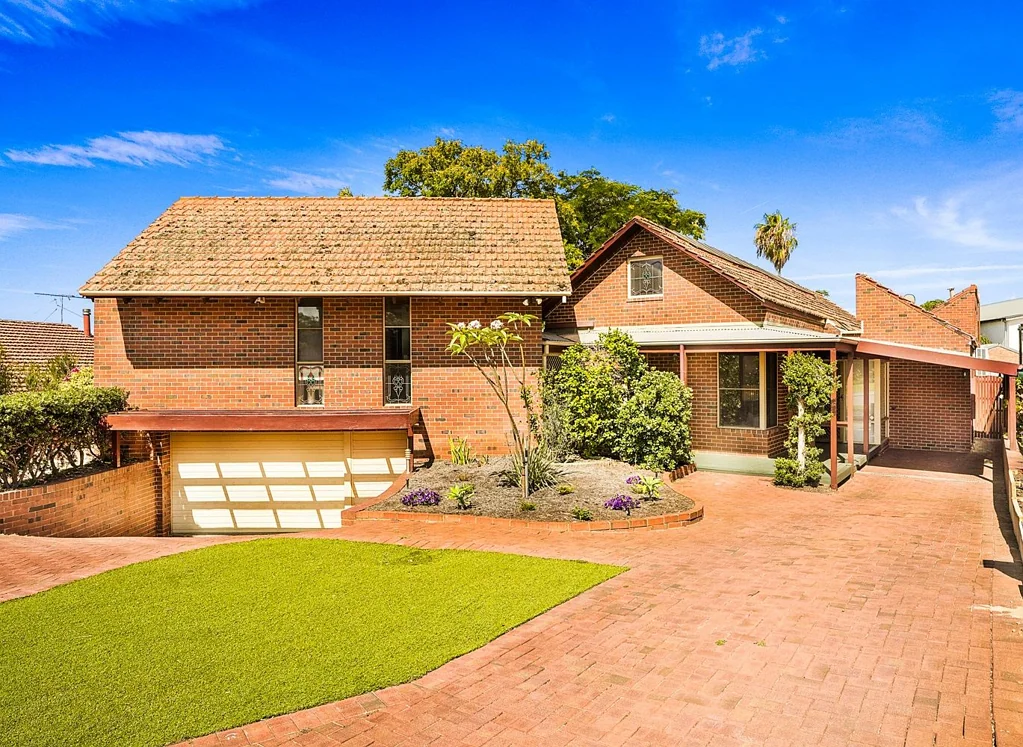 4 Gibney Vista, West Leederville, WA 6007