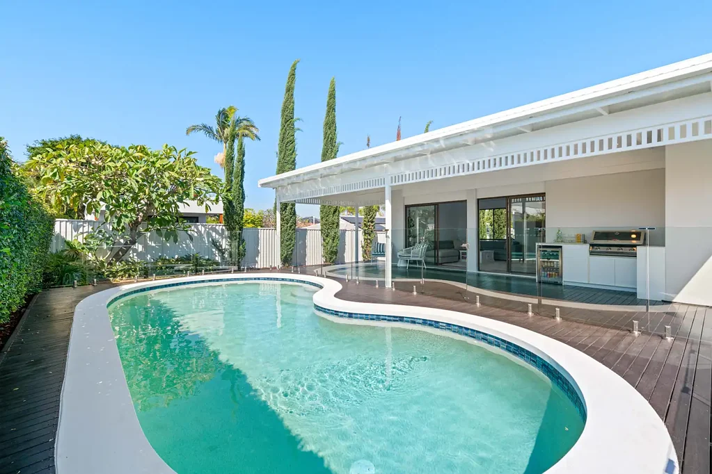 Dalveen 3房  Hamptons-Inspired Oasis Infused with Modern Comfort and Classic Charm