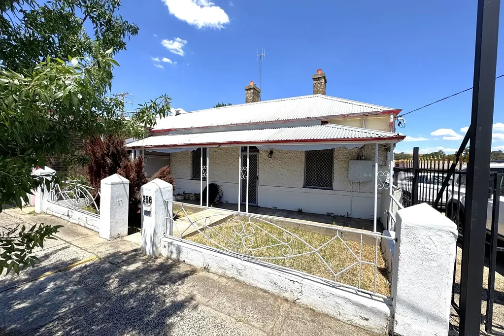 256 Stewart Street, Bathurst, NSW 2795