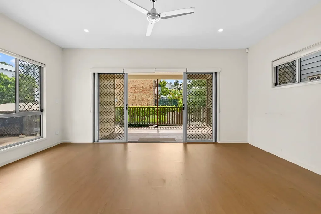 Clayfield 5房 私立名校环绕 现代Queensland风格 5卧3.5卫 内部电梯 大型双车库 高度私密 新房标准 Private School Central
