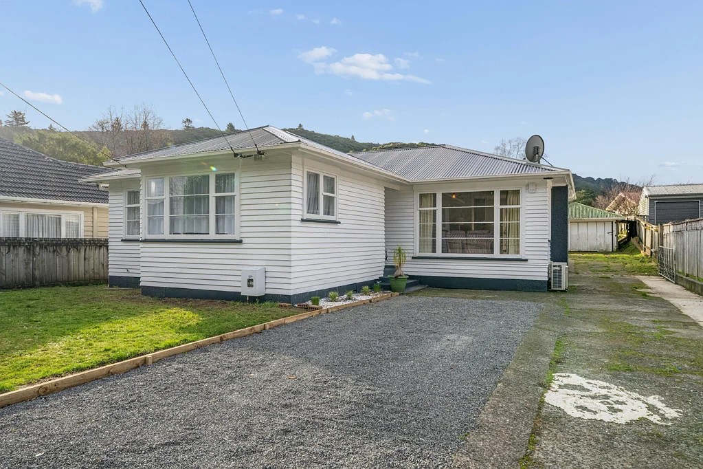 Wainuiomata 3ਬੈੱਡਰੂਮ Make Your Move -  Refreshed Family Home