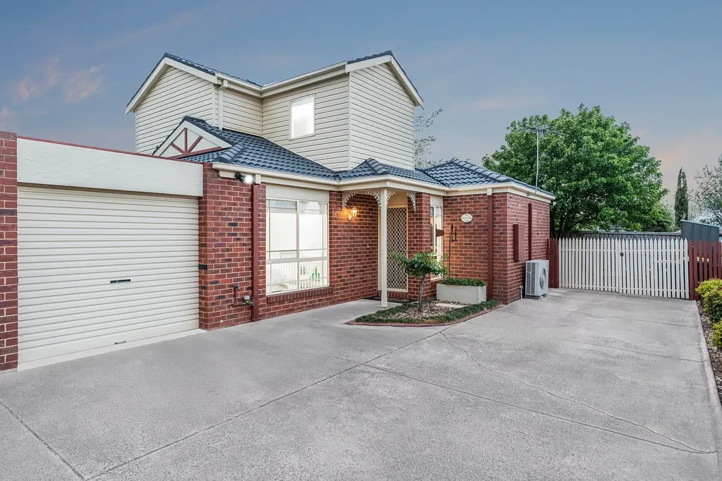 2/4 Keating Court, Highton, VIC 3216