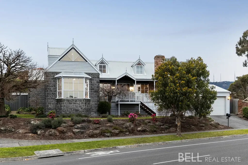 Kilsyth 3 Bedroom Architectural Brilliance with a Backyard Oasis