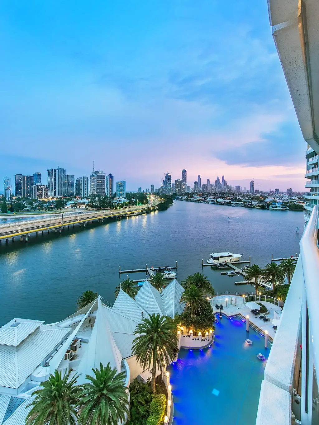 Southport 2房  OWNER WILL MEET THE MARKET LUXURY RIVERFRONT
