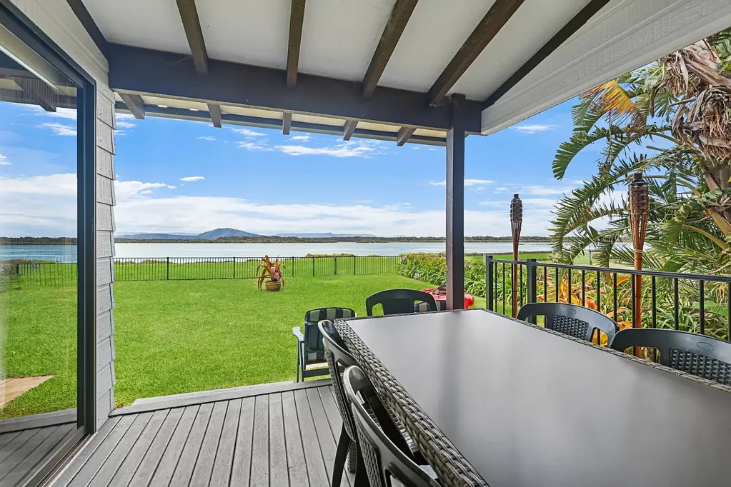 Orient Point 4બેડરૂમ Waterfront location with expansive river views