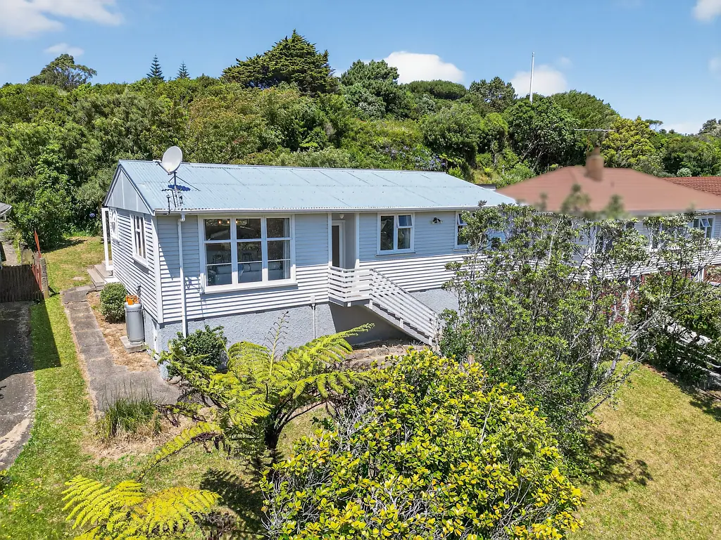55 Taylor Terrace, Tawa, Wellington