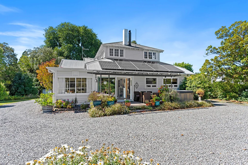 Masterton 4Kwarto VENDOR SAYS SELL...HUGE Price Reduction