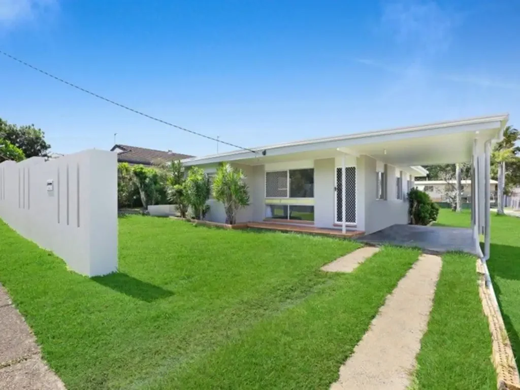 Labrador 3ห้องนอน Fully Renovated Lifestyle Gem – Walk to Chirn Park!
