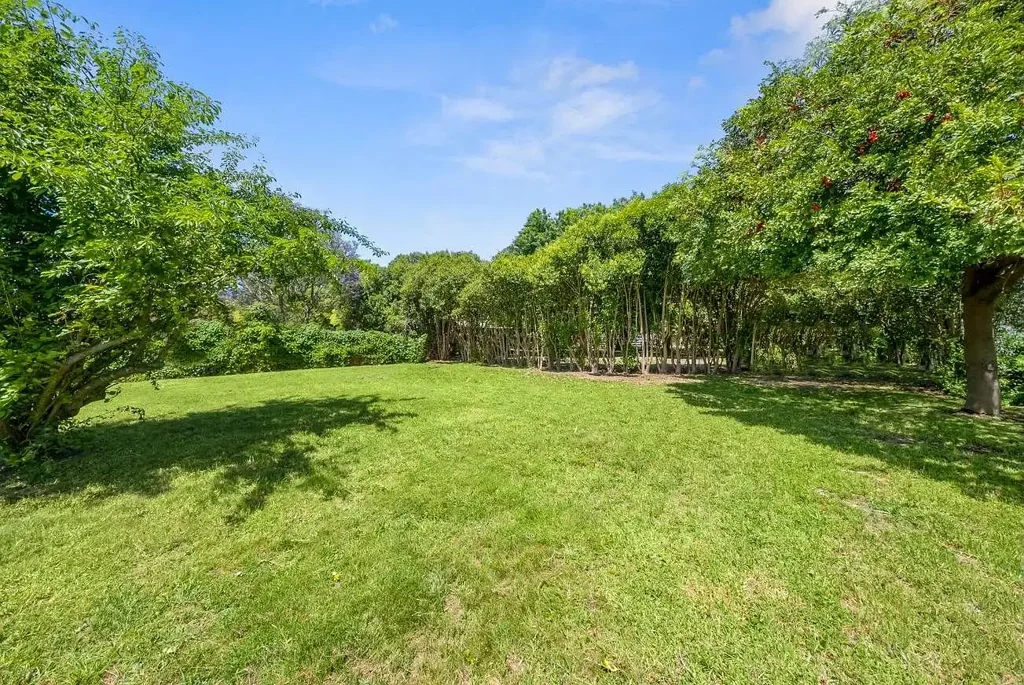 Clarendon 4Phòng ngủ MASSIVE APPROX. 2,314SQM OF LAND WITH DUAL INCOME & R2 ZONING