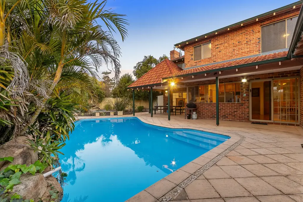 Carine 6ਬੈੱਡਰੂਮ Huge Family Estate in Dress Circle Location