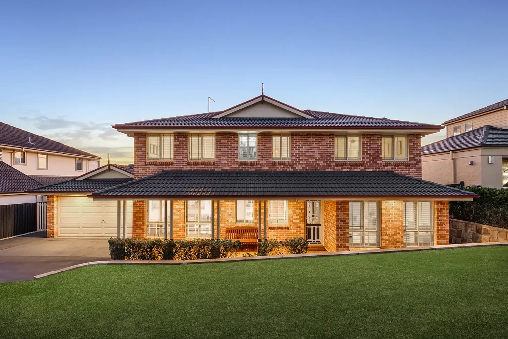 Kellyville 4房 650平米地块 私密后院篝火区 池畔娱乐区 双车库直通后部 步行公园公交 Unforgettable family entertainer, idyllically positioned !