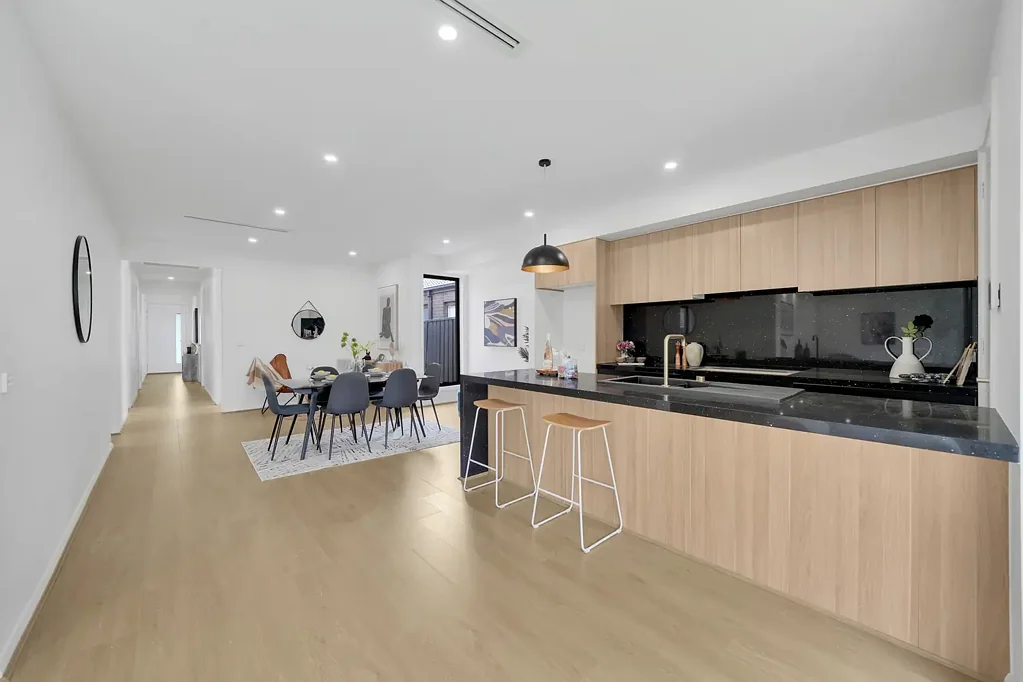 NEAR NEW FULLY UPGRADED 4 BEDROOM PREMIUM HOUSE FOR LEASE IN STRATHTULLOH