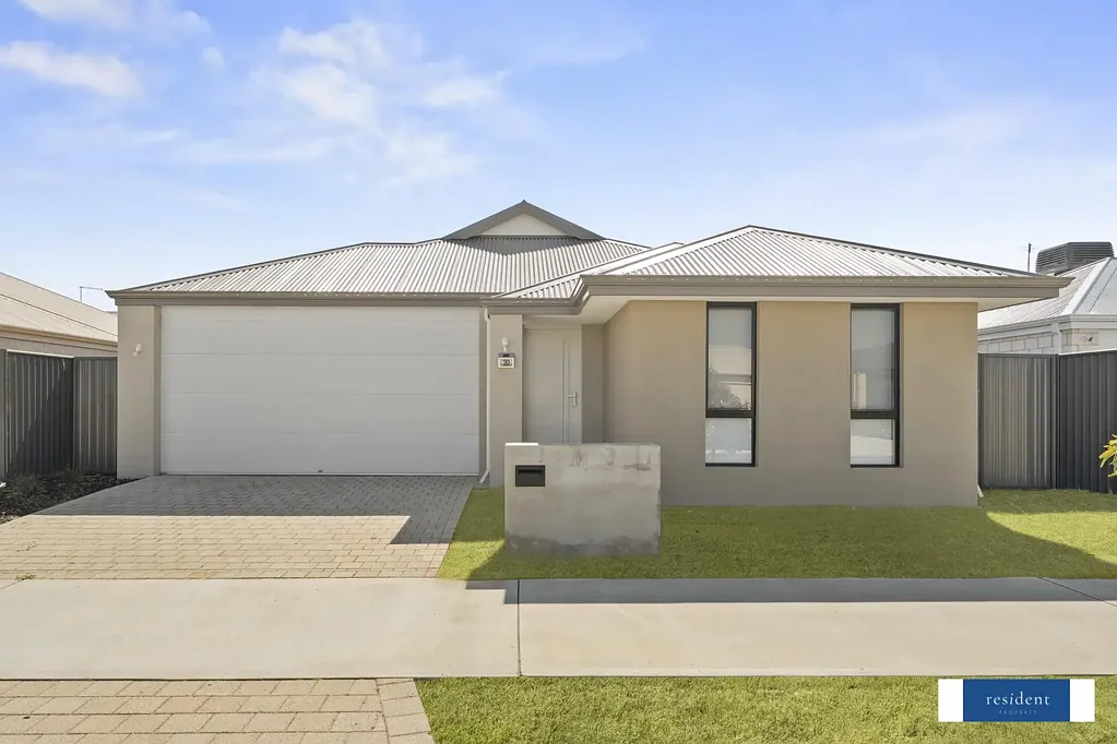 Contemporary Family Home Close to Shops and Schools